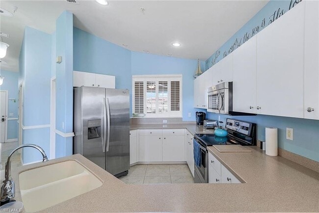 Building Photo - 2 Bed, 2 Bath, PLUS Den, Included Water, C...