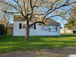 Building Photo - 1631 North Blvd
