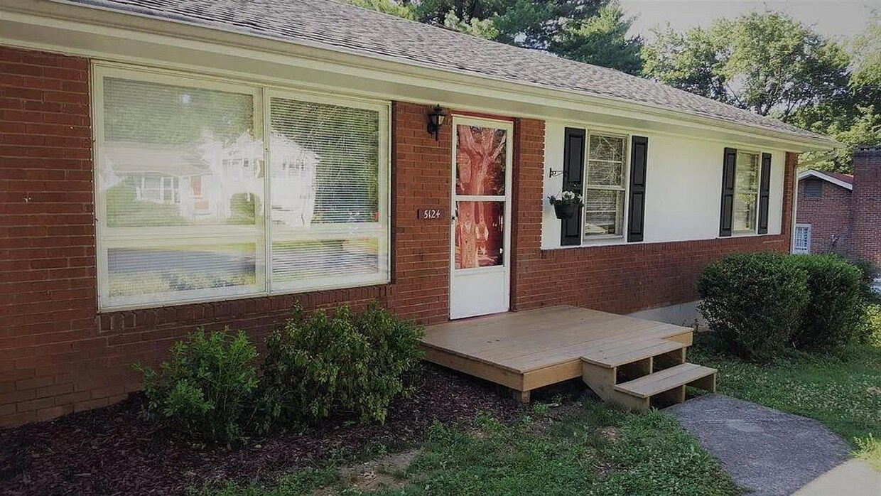 5124 Hathaway Dr, Cave Spring, VA 24018 House Rental in Cave Spring