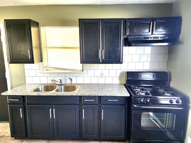 Building Photo - 3117 Christie St