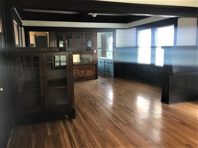 Foto del edificio - 428 E 8th St