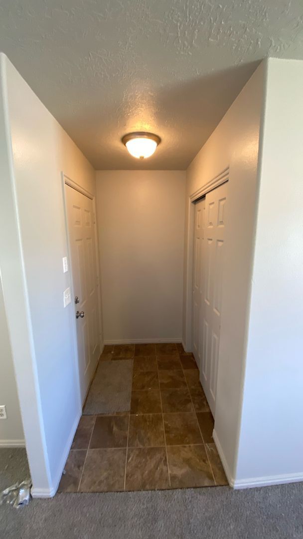 Building Photo - Move in Discount - 3 bedroom, 1 bathroom a...