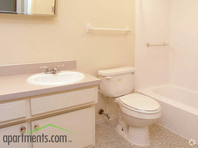 Primer cuarto de baño - White Oaks West