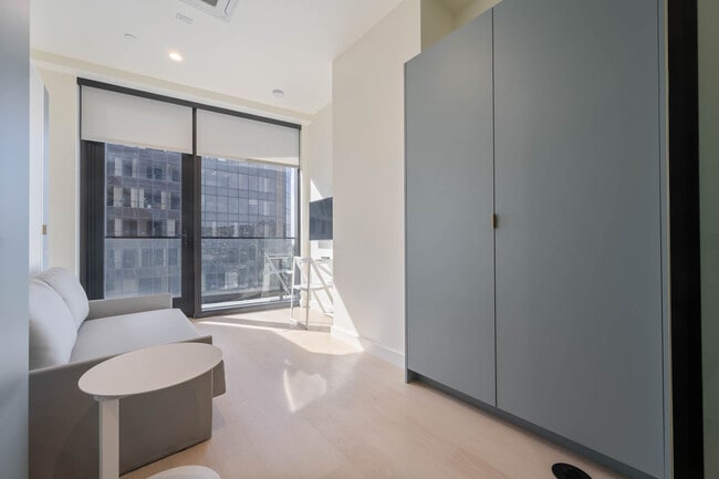 Building Photo - 6401 Wilshire Blvd