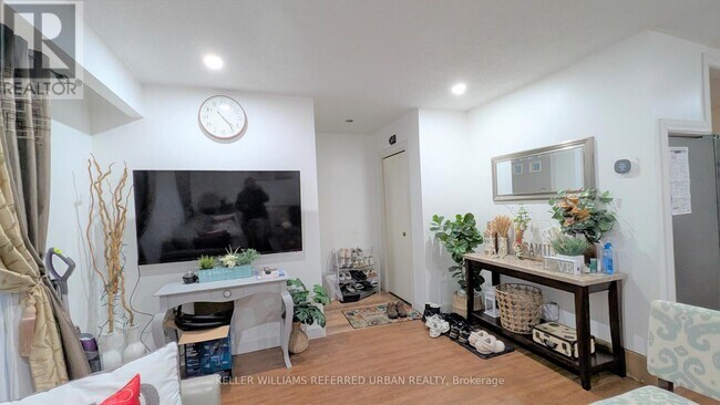 Photo du bâtiment - 6532 Kuhn Crescent