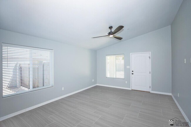 Foto del edificio - 3710 W 5th St