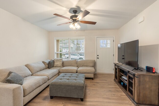 Foto del edificio - 412 Hillside Dr