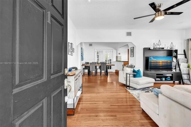 Foto del edificio - 836 W 40th St