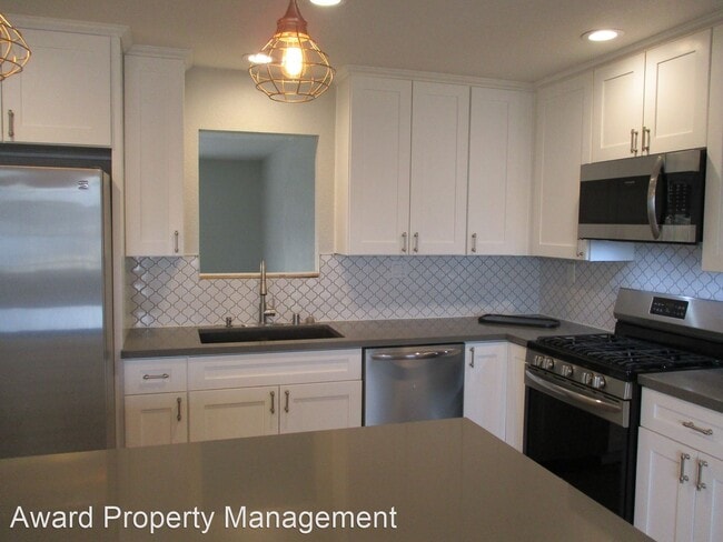 Building Photo - 3 br, 1.5 bath House - 1595 Doncarol Ave.