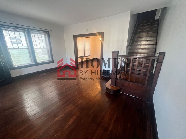 Building Photo - Three Bedroom Townhouse