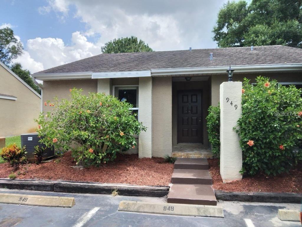 Primary Photo - 949 Pebble Creek Cir