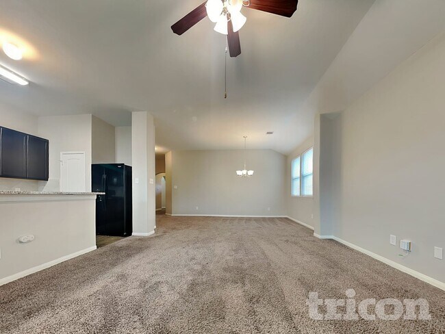 Foto del edificio - 15607 Jackie Robinson Rd