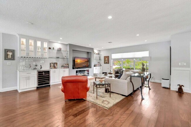 Building Photo - 5660 Golfway Dr
