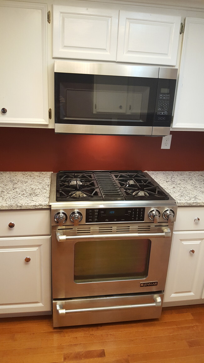 Granite Counters, gas stove - 1003 N Harrison Blvd