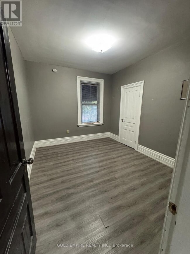 Photo du bâtiment - 777 Little Grey St