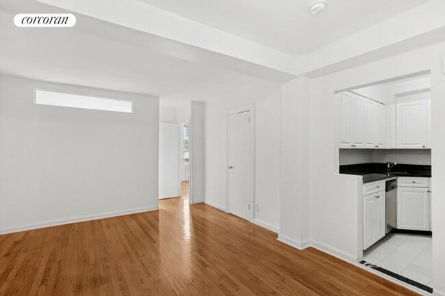 Building Photo - 401 W 56th St