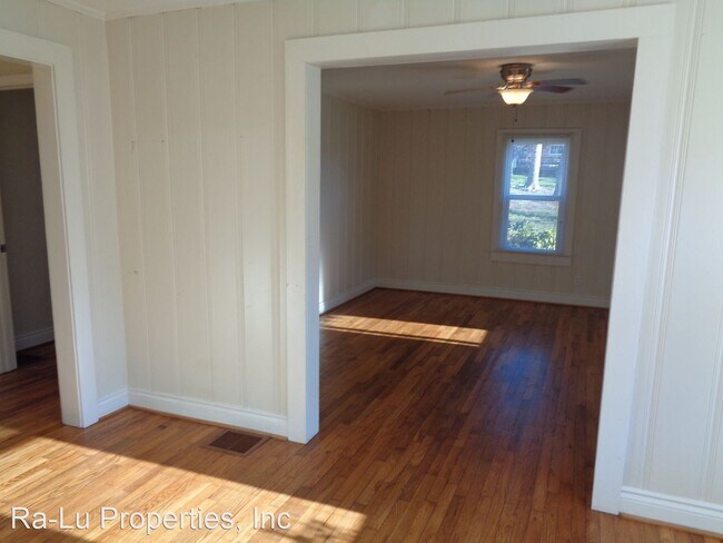 Foto del edificio - 2 br, 1 bath House - 5448 Old Walkertown Rd.