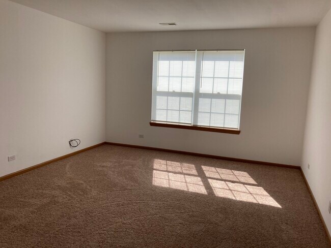 Building Photo - 1631 W Chrysler Dr