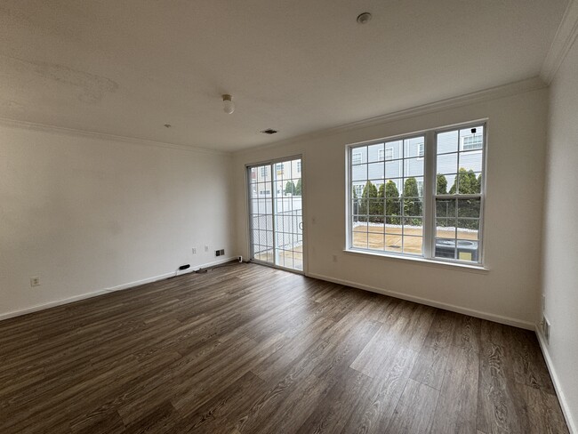 Foto del edificio - 143 Admiral Ln
