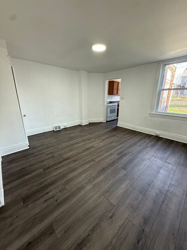Foto del edificio - 2-Bedroom Home with Fenced Yard – Minutes from Downtown Pittsburgh