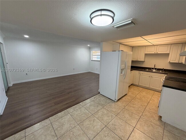 Foto del edificio - 11101 Royal Palm Blvd