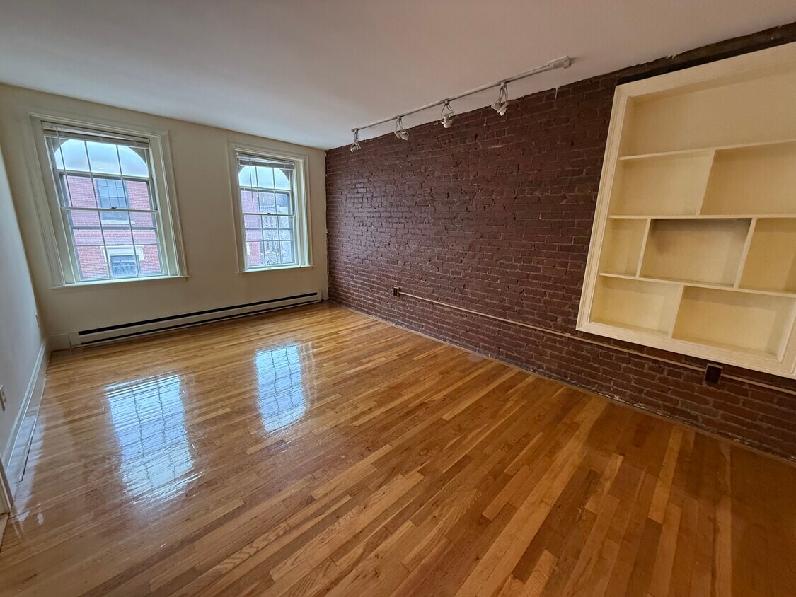 Primary Photo - 80 West Cedar St