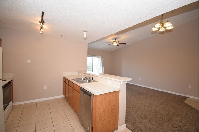 Foto del edificio - WOW! 2/2 in Merrill Pines Gated Community