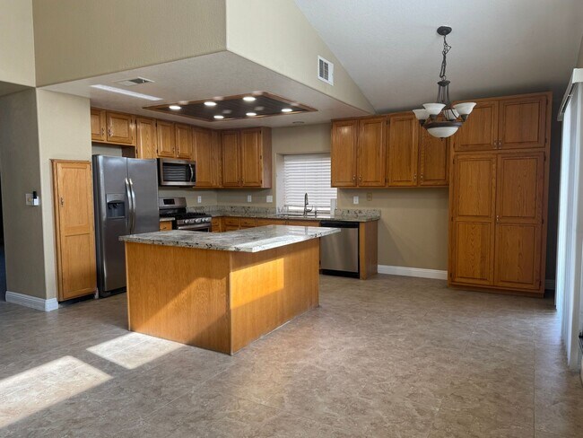 Building Photo - 4906 High Creek Dr
