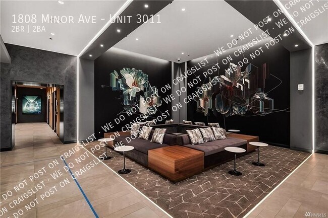 Foto del edificio - Live above it all in this stunning, covete...