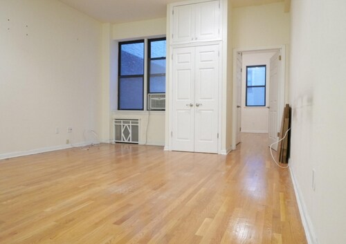 Building Photo - 305 W 105th St