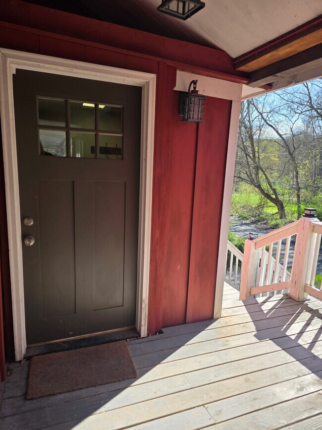 Entrada - 2027 Slaterville Rd