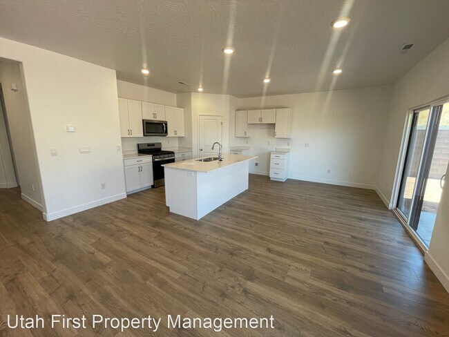 Building Photo - 4 br, 2.5 bath House - 1444 S Ripple Rock ...