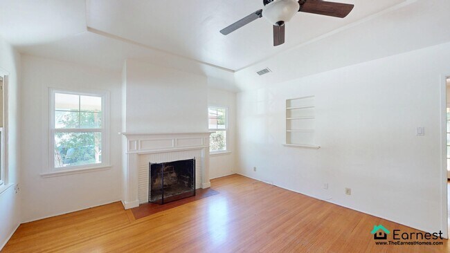 Foto del edificio - Beautifully Located 2-Bed Home in the Hear...