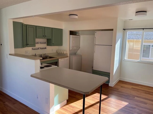 Foto del edificio - Riverbend Fourplex