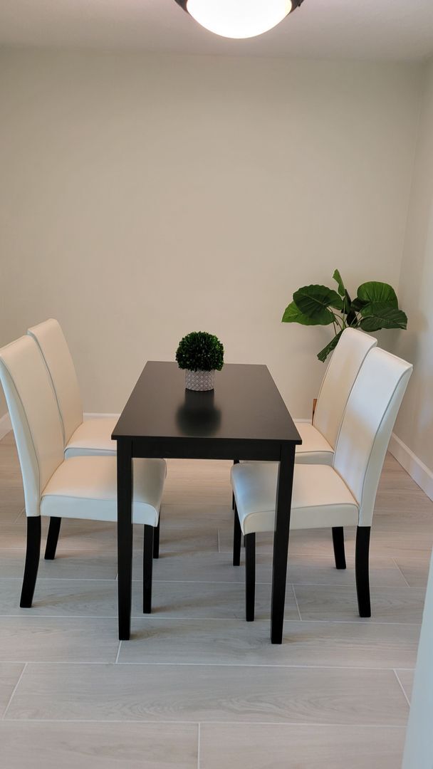 Foto del edificio - Seasonal or Annual  Beautifully remodeled 2/2 condo at The Renassance downtown Sarasota