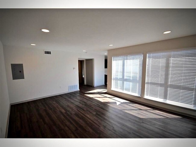 Building Photo - 2806 Reagan St