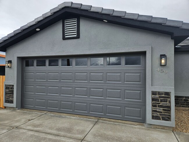 Building Photo - Brand New 3/2 bath home in central Bullhea...