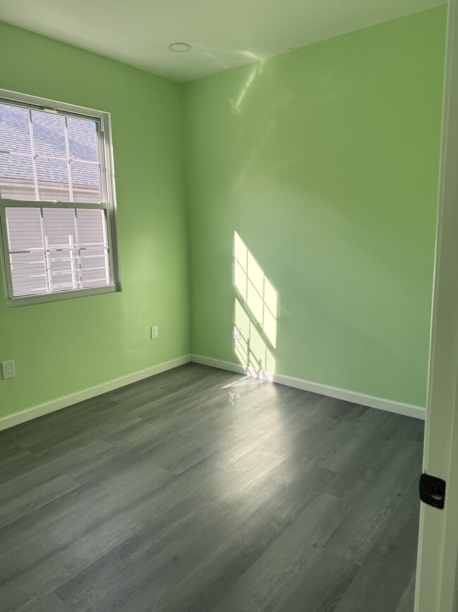 Building Photo - 1101 Castle Hill Ave