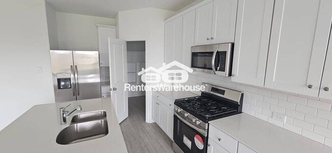 Building Photo - MOVE IN READY IN Little Elm - 3 BEDS 2 BATHS