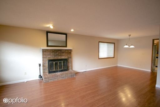 Building Photo - 2536 SE Risley Ave