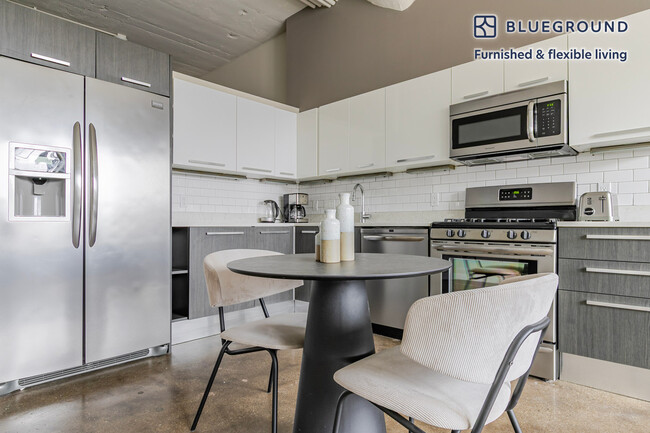 Building Photo - 1313 W Randolph St