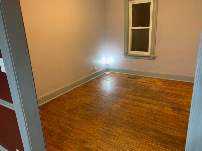 Foto del edificio - 745 E Benton St