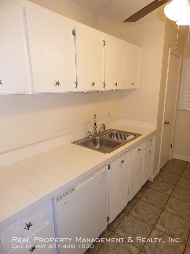 Building Photo - 446 Cherrywood Gardens Dr