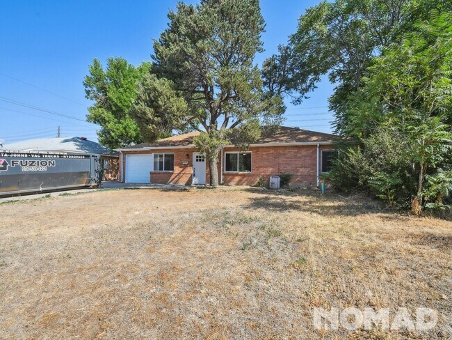 Building Photo - 4Bed/3Bath Updated modern home near Fitzsi...