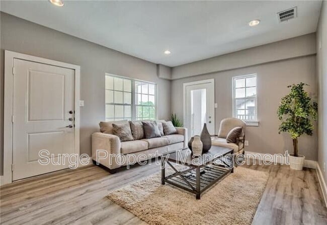 Foto del edificio - 13609 Pinnacle Cir W