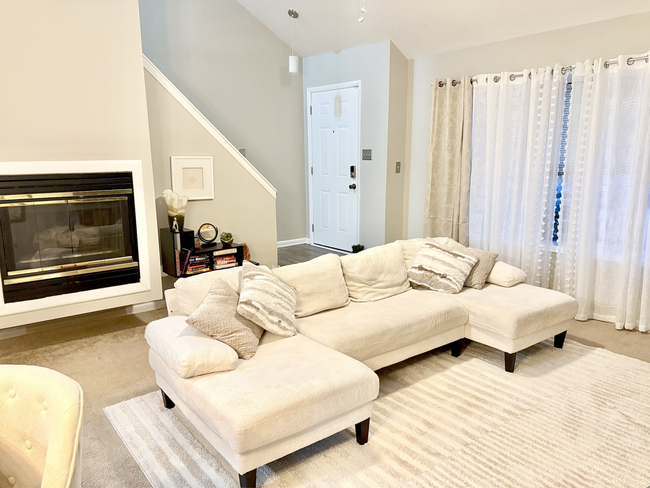 Foto del edificio - 421 Woodview Ln