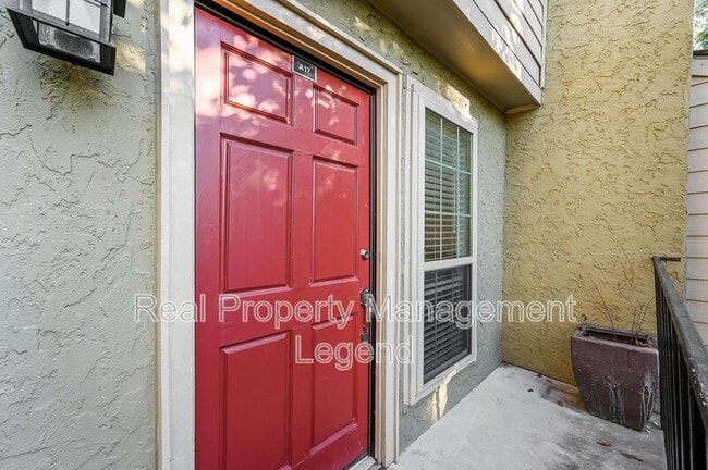 Foto del edificio - 5740 Martel Ave