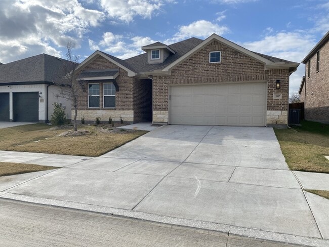 Building Photo - Immaculate 4-bedroom, 3-bathroom single fa...