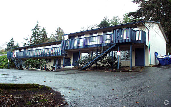 Building Photo - Maple Tree Lane