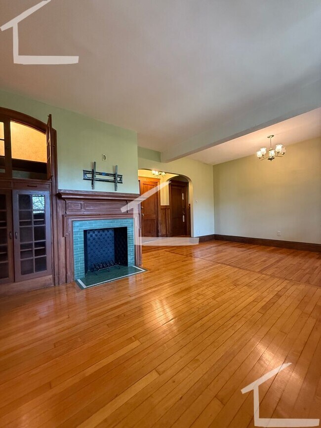 Foto del edificio - No Brokers Fee, In-Unit Washer and Dryer, ...